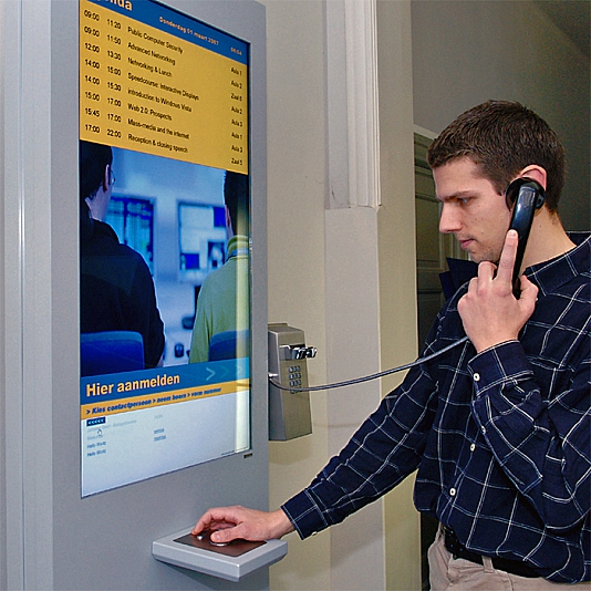 Sirris Interactieve LCD totem met trackball en telefoon